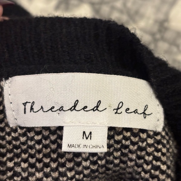 Threaded Leaf Black and cream cropped sweater - Picture 5 of 6